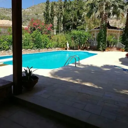Apollon فيلة Corinth