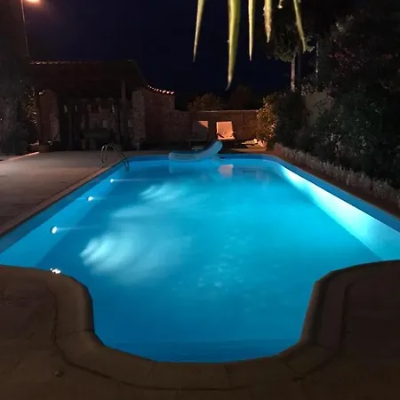 Apollon فيلة